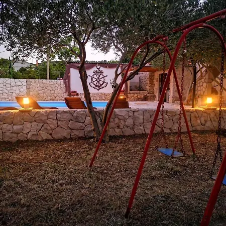 Magas With Private Pool Daire Vinjerac
