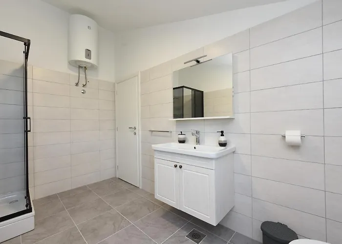 Appartement Magas With Private Pool Vinjerac