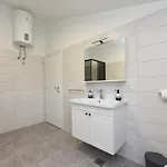 Appartement Magas With Private Pool Vinjerac